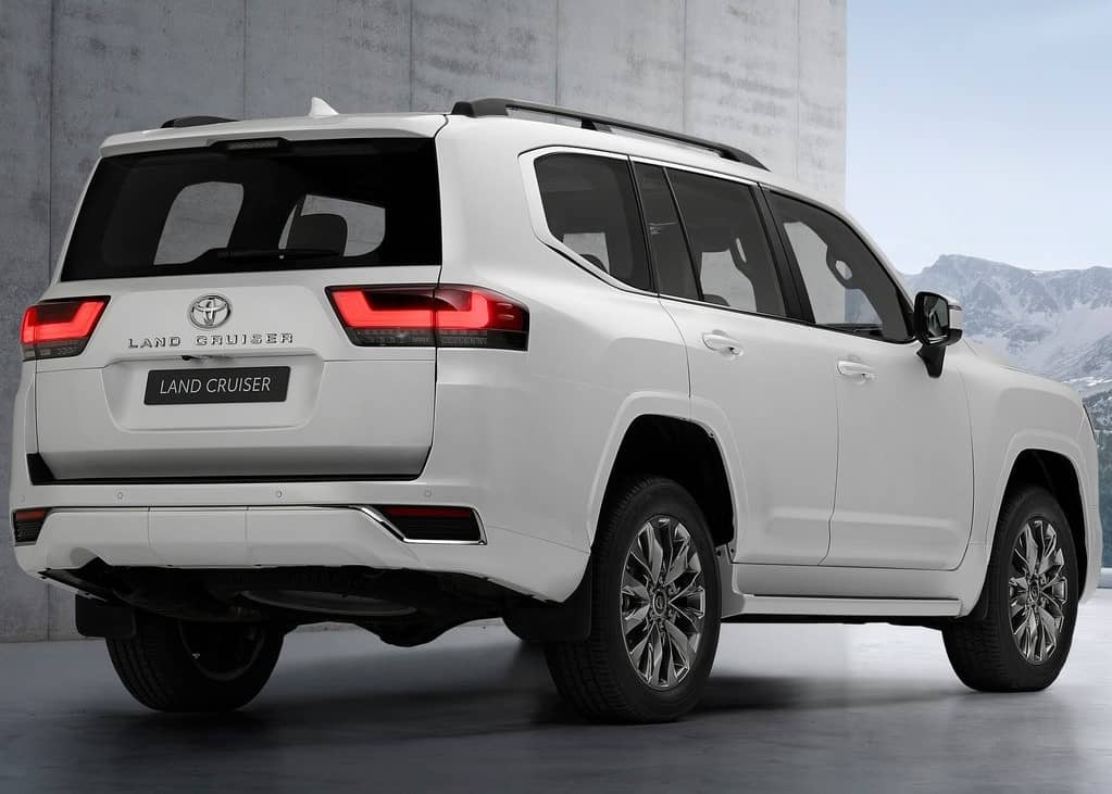 Prices and Specifications for Toyota Land Cruiser VXR 3.5L 2022 in UAE